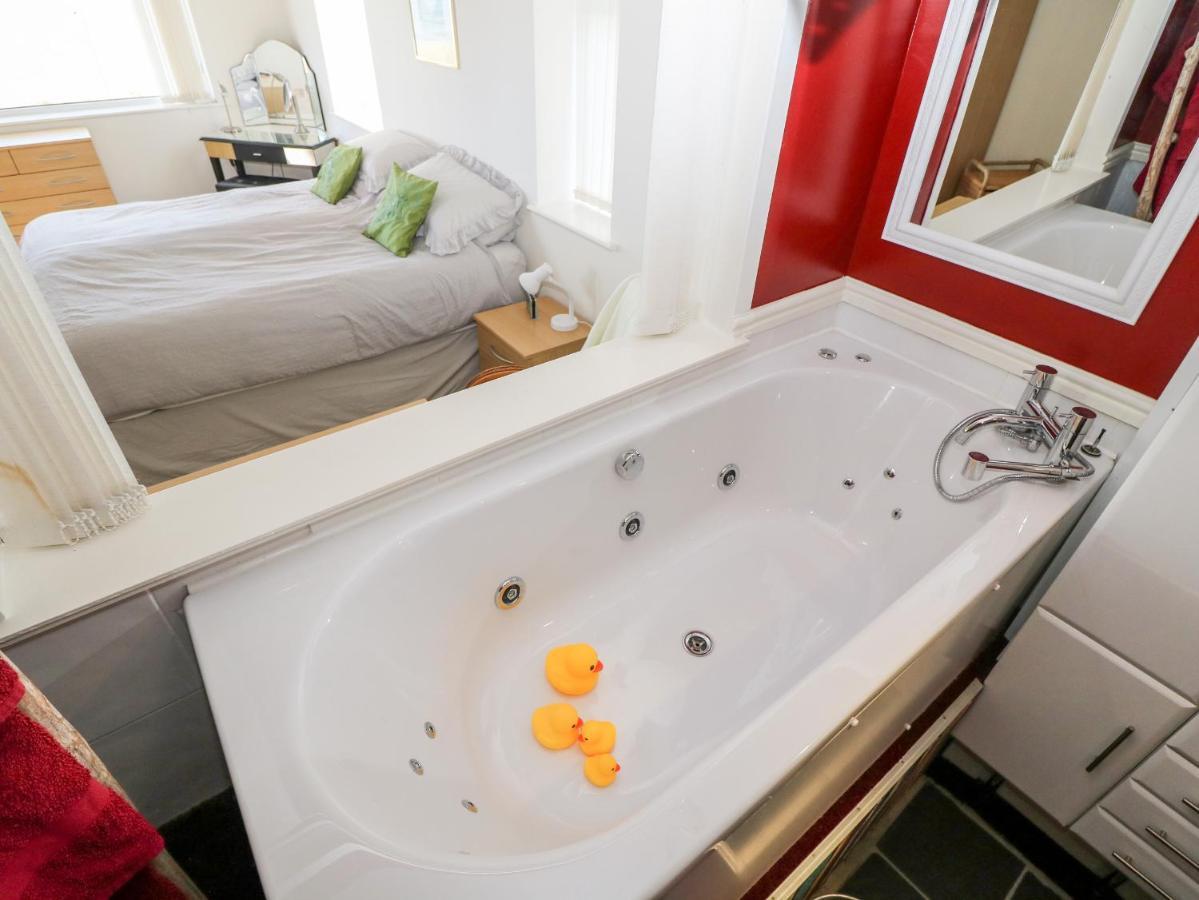 Sea View Apartment Pwllheli Luaran gambar
